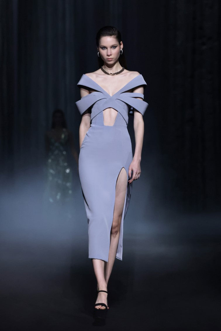 Crêpe Dress with Bow-Like Sleeves