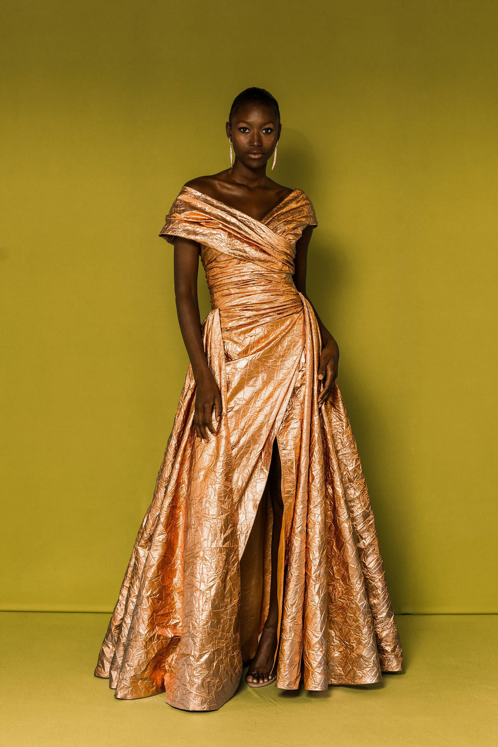 Off-Shoulder Eslovaquia Gown