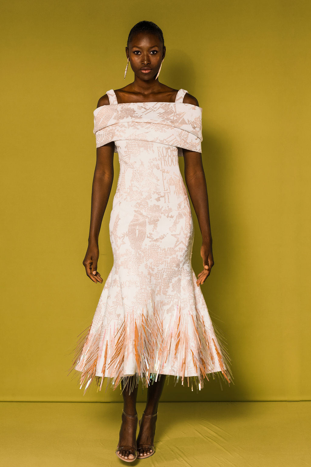 Open-Shoulder Espa?a Dress