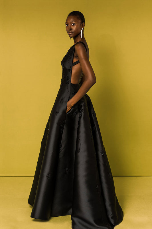 Sleeveless Om?n Gown