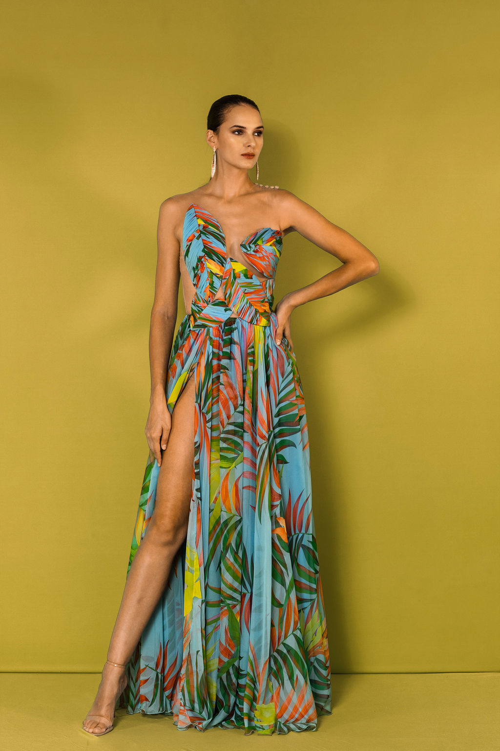 Strapless Pakistán Gown